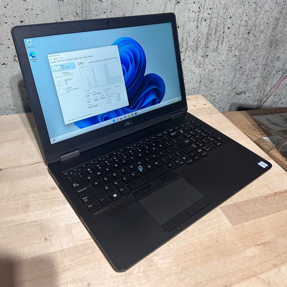 Dell Latitude E5570 i5 6th gen with charger